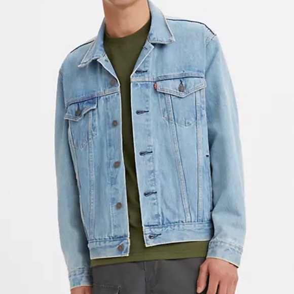 Levi’s Trucker Denim Jacket in Light Stonewash Large
